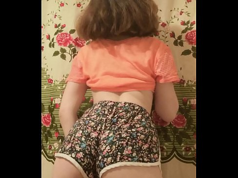 ❤️ Tânără sexy care se dezbracă de pantaloni scurți în fața camerei de filmat ❤️  at ro.xywewl.top ❤
