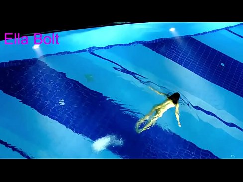 ❤️ Nu mă pot opri din privit, tânără blondă surprinsă înotând goală în piscina stațiunii ELLA BOLT ❤️  at ro.xywewl.top ❤